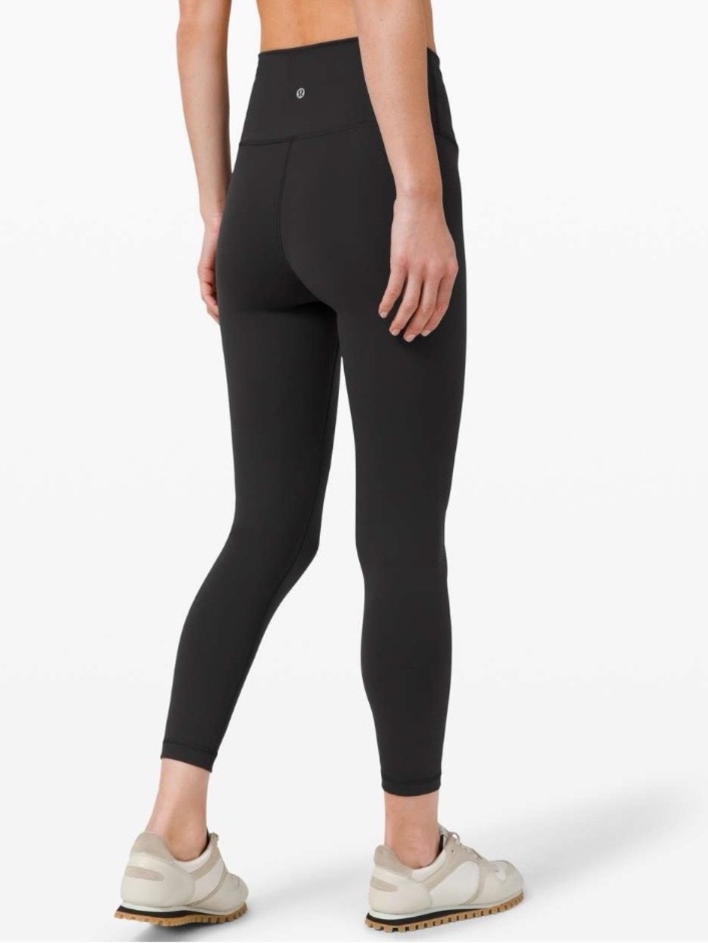 Lululemon Wunder Train High-Rise Tight 25"
Black size 6 EUC